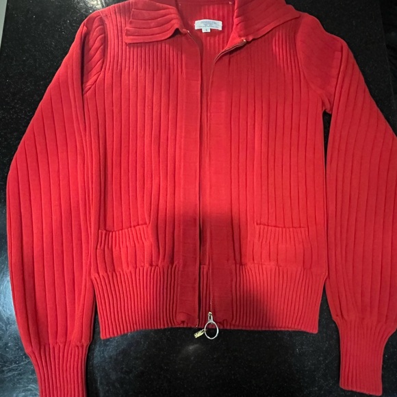 Chic Red Ribbed Jacket - Picture 3 of 10